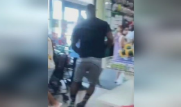 女人小便视频,揭秘女性小便的趣味瞬间